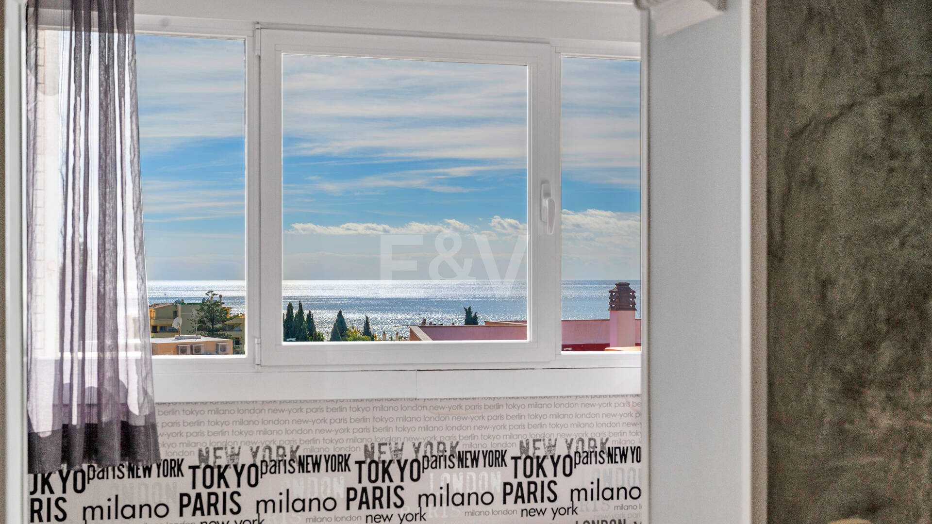 Marbella Beachside Top-Floor Appartement avec Panoramique Vues