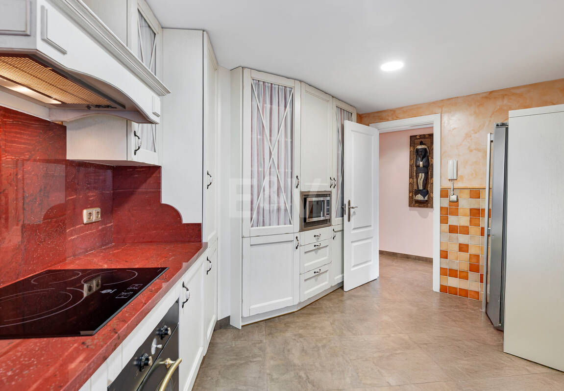 Marbella Beachside Top-Floor Appartement avec Panoramique Vues