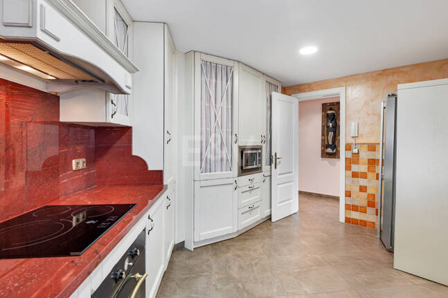 Marbella Beachside Top-Floor Appartement avec Panoramique Vues