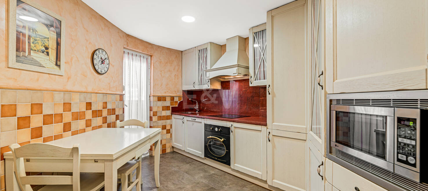 Marbella Beachside Top-Floor Apartment with Panoramic Views