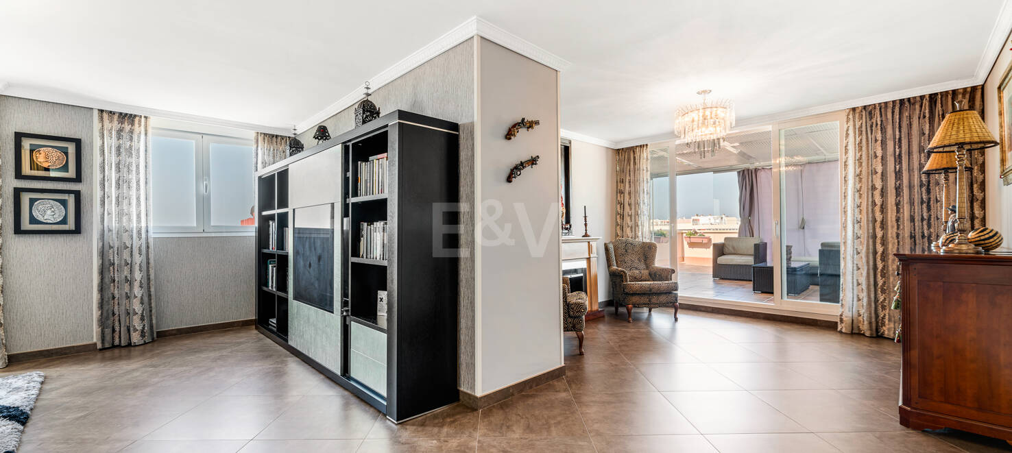 Marbella Beachside Top-Floor Apartment with Panoramic Views