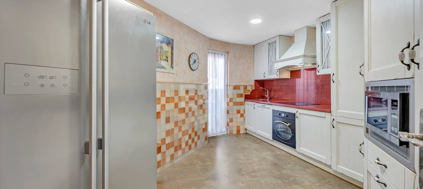 Marbella Beachside Top-Floor Appartement avec Panoramique Vues