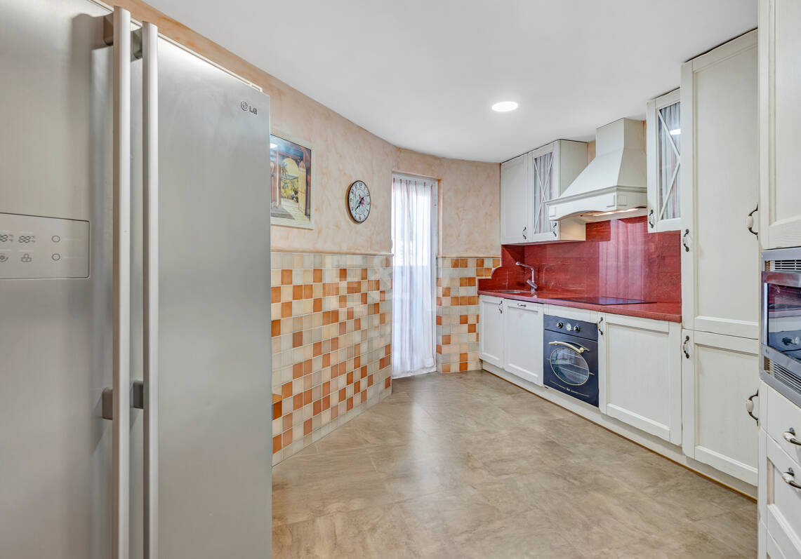 Marbella Beachside Top-Floor Appartement avec Panoramique Vues