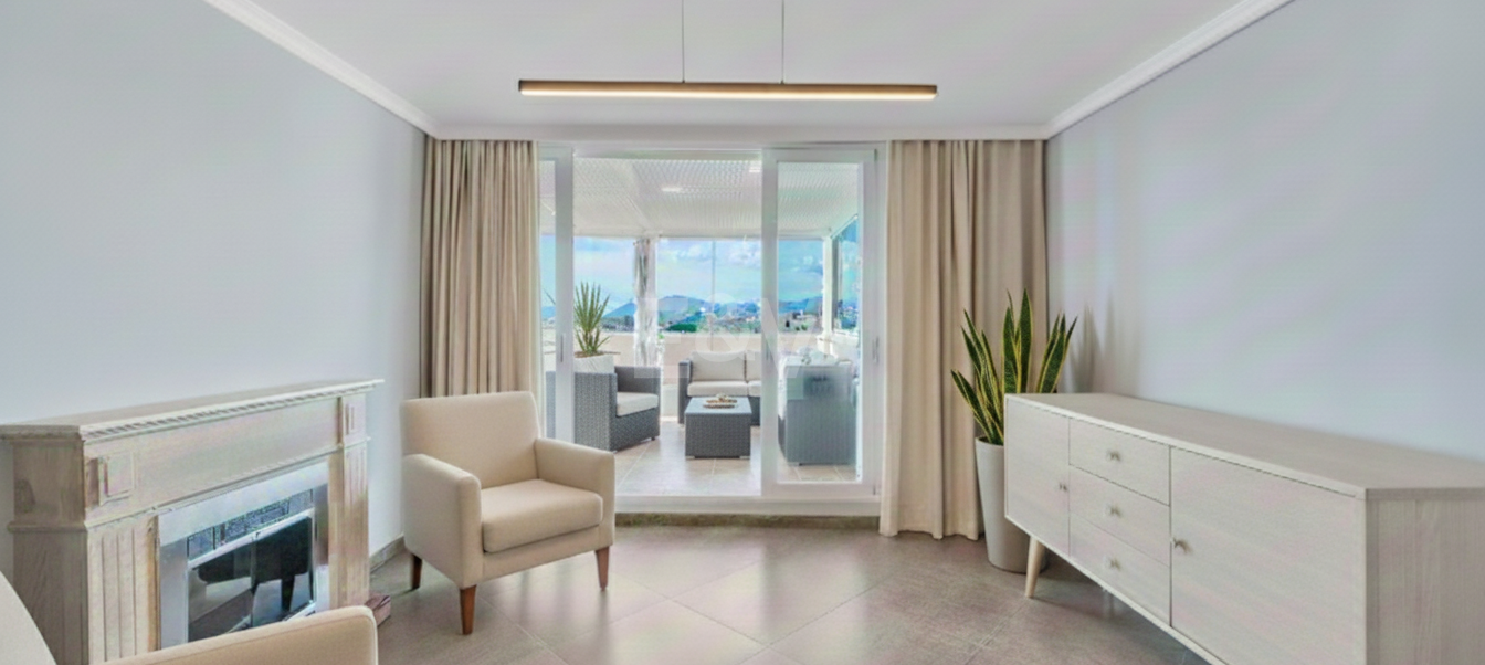 Marbella Beachside Top-Floor Appartement avec Panoramique Vues