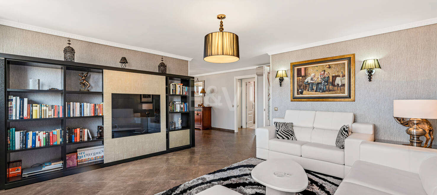 Marbella Beachside Top-Floor Apartment with Panoramic Views