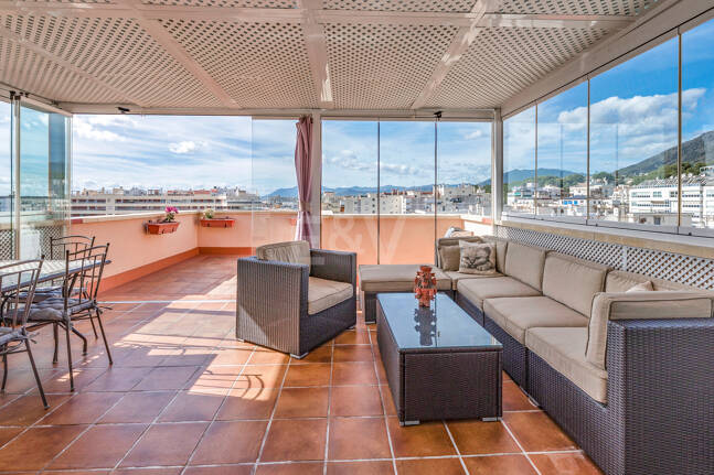 Marbella Beachside Top-Floor Appartement avec Panoramique Vues