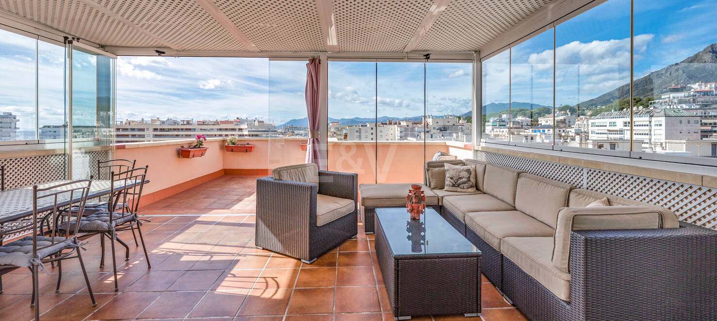 Marbella Beachside Top-Floor Appartement avec Panoramique Vues