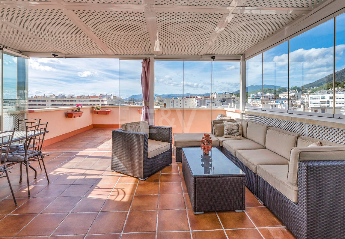 Marbella Beachside Top-Floor Appartement avec Panoramique Vues