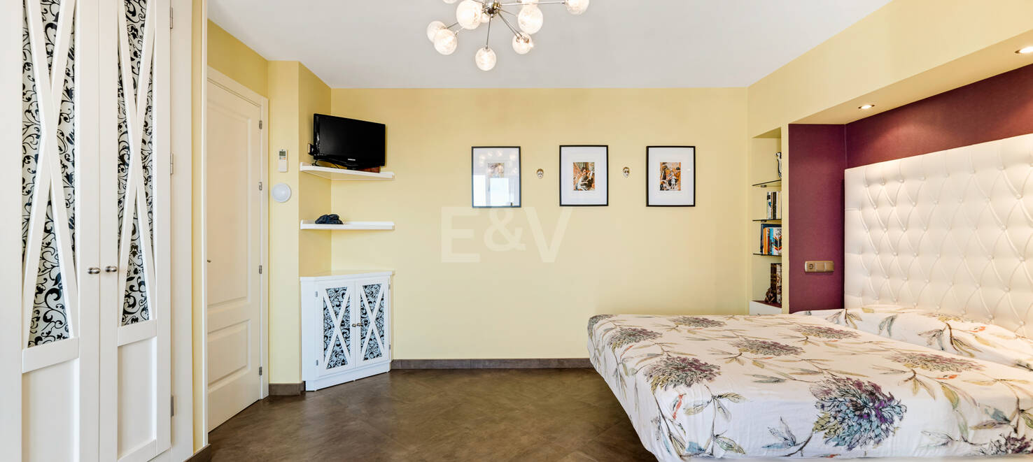 Marbella Beachside Top-Floor Apartment with Panoramic Views