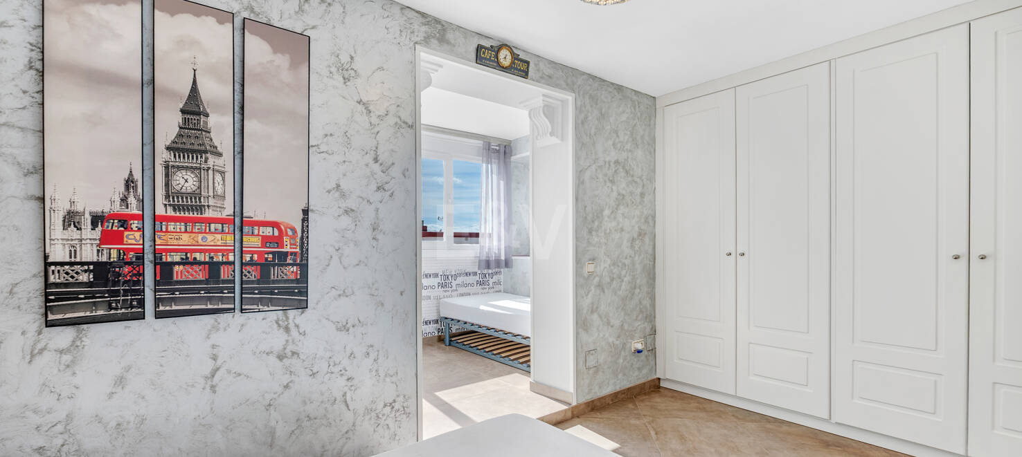 Marbella Beachside Top-Floor Appartement avec Panoramique Vues