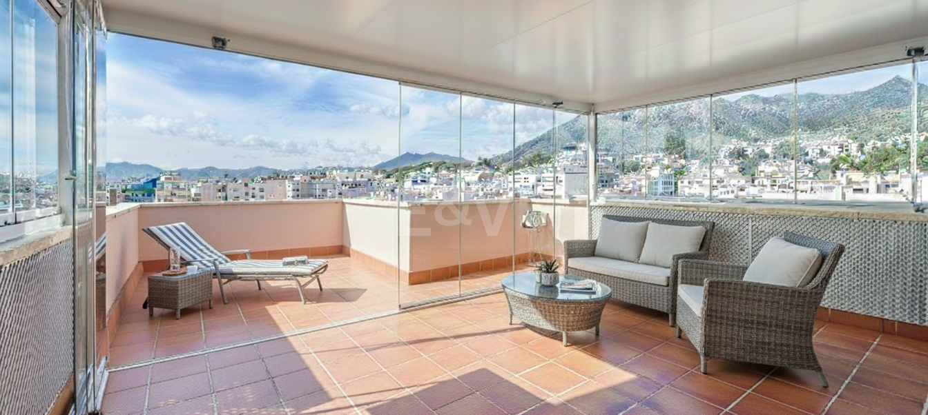 Marbella Beachside Top-Floor Appartement avec Panoramique Vues