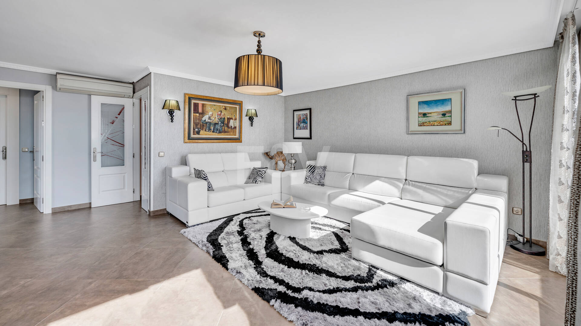 Marbella Beachside Top-Floor Appartement avec Panoramique Vues