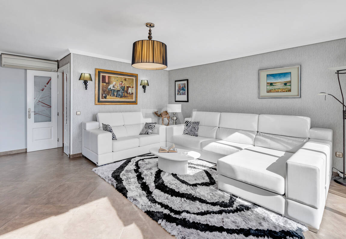 Marbella Beachside Top-Floor Appartement avec Panoramique Vues