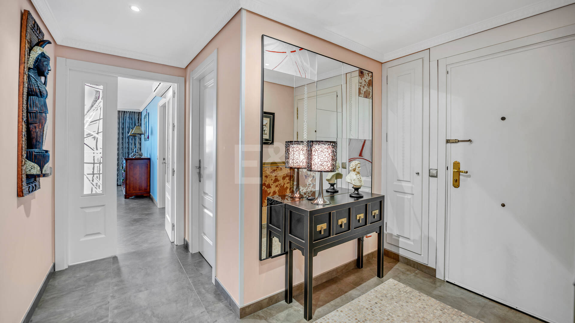 Marbella Beachside Top-Floor Appartement avec Panoramique Vues