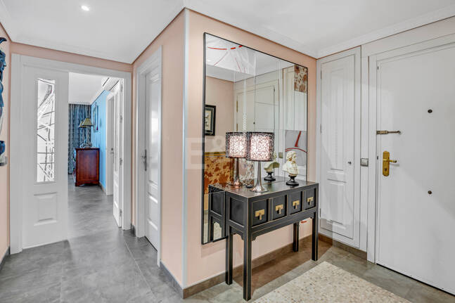 Marbella Beachside Top-Floor Appartement avec Panoramique Vues