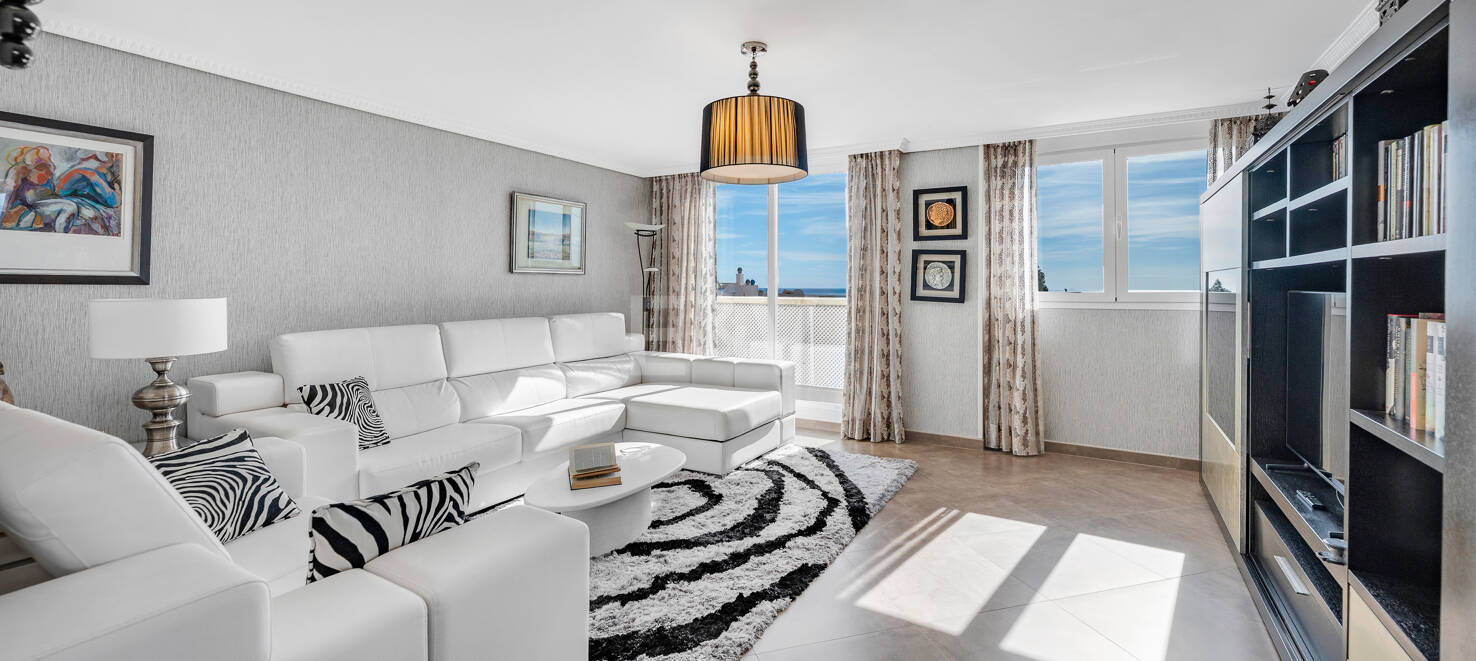 Marbella Beachside Top-Floor Appartement avec Panoramique Vues