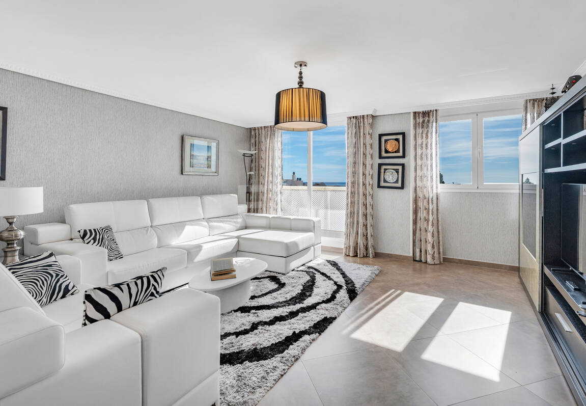 Marbella Beachside Top-Floor Appartement avec Panoramique Vues