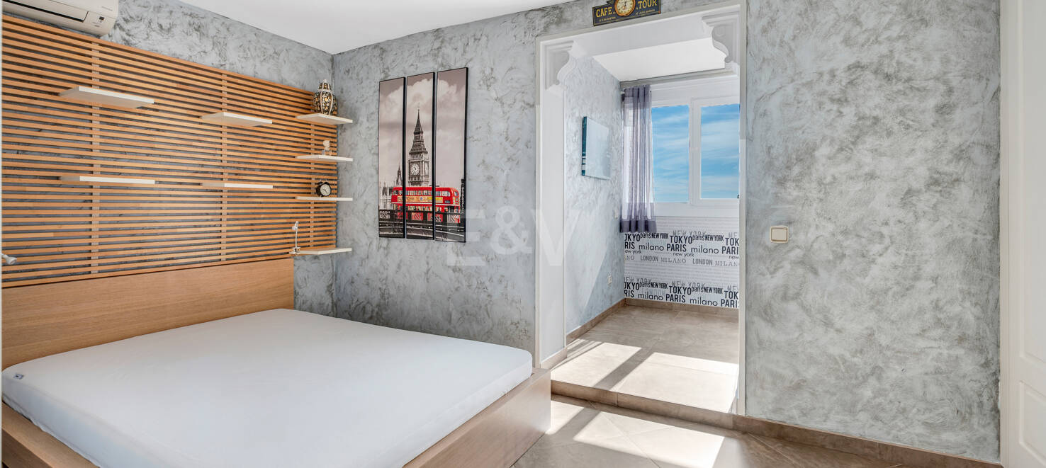 Marbella Beachside Top-Floor Appartement avec Panoramique Vues