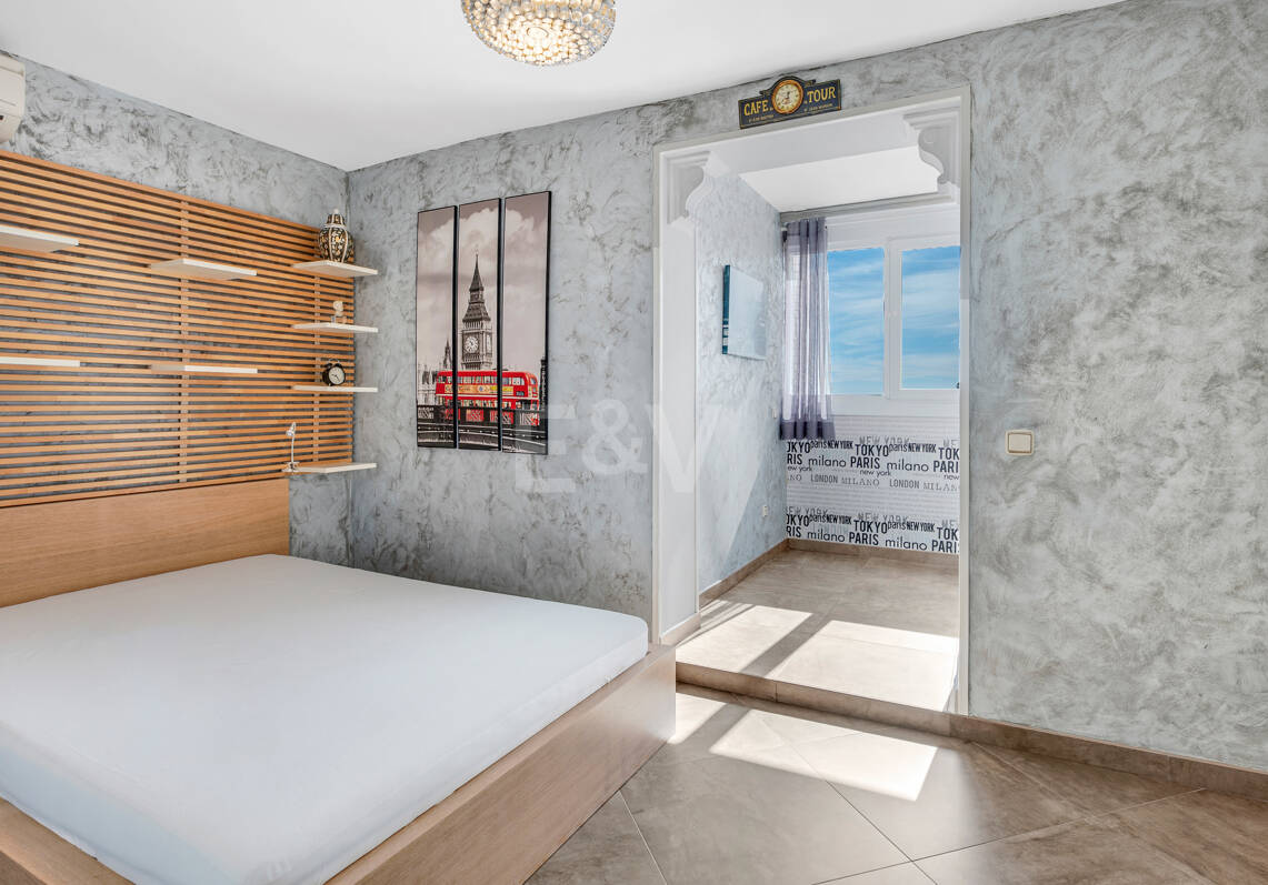 Marbella Beachside Top-Floor Appartement avec Panoramique Vues