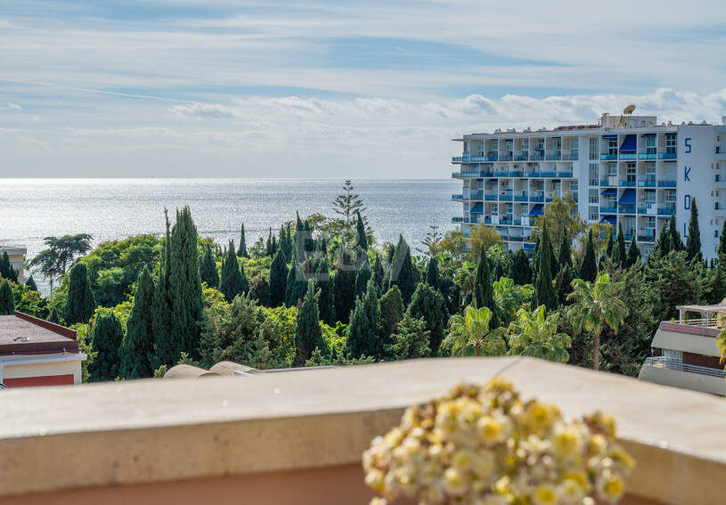 Marbella Beachside Top-Floor Appartement avec Panoramique Vues