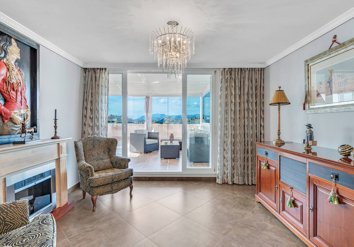 Marbella Beachside Top-Floor Appartement avec Panoramique Vues
