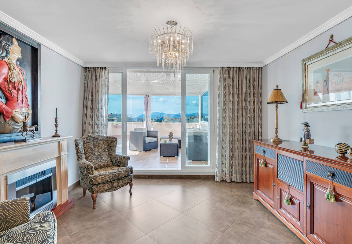 Marbella Beachside Top-Floor Appartement avec Panoramique Vues