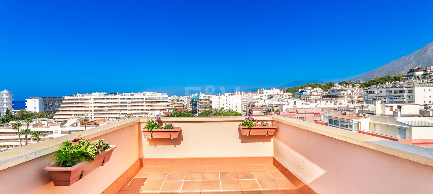 Marbella Beachside Top-Floor Apartment with Panoramic Views