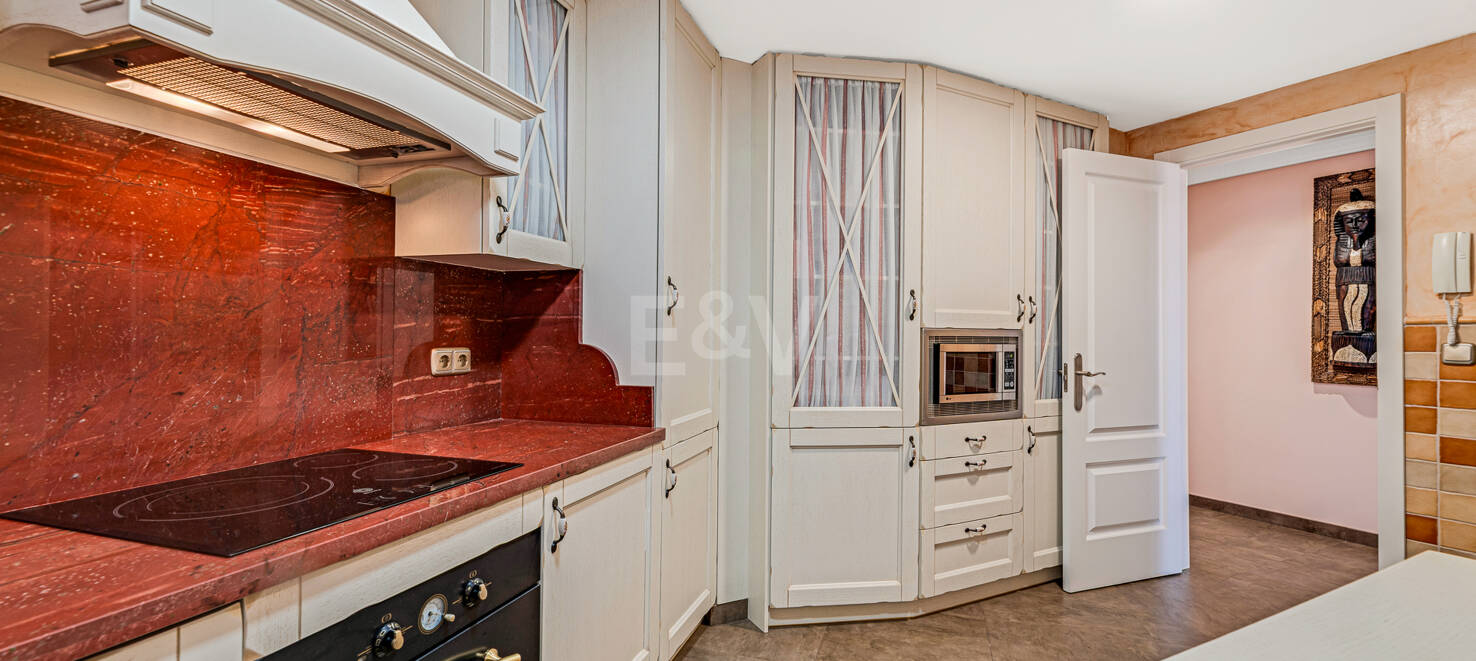 Marbella Beachside Top-Floor Apartment with Panoramic Views