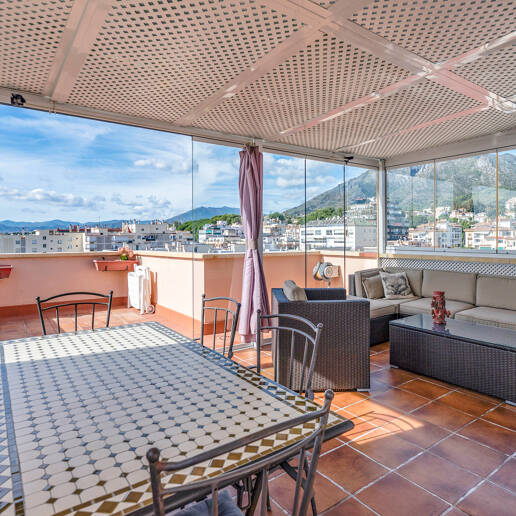 Marbella Beachside Top-Floor Appartement avec Panoramique Vues