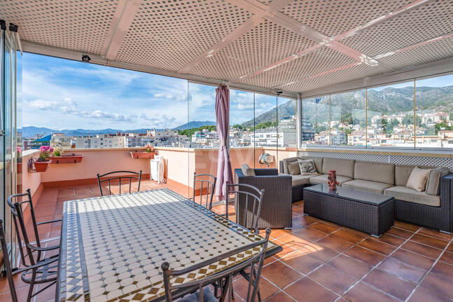 Marbella Beachside Top-Floor Appartement avec Panoramique Vues