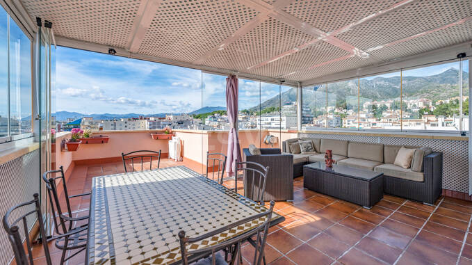 Marbella Beachside Top-Floor Appartement avec Panoramique Vues