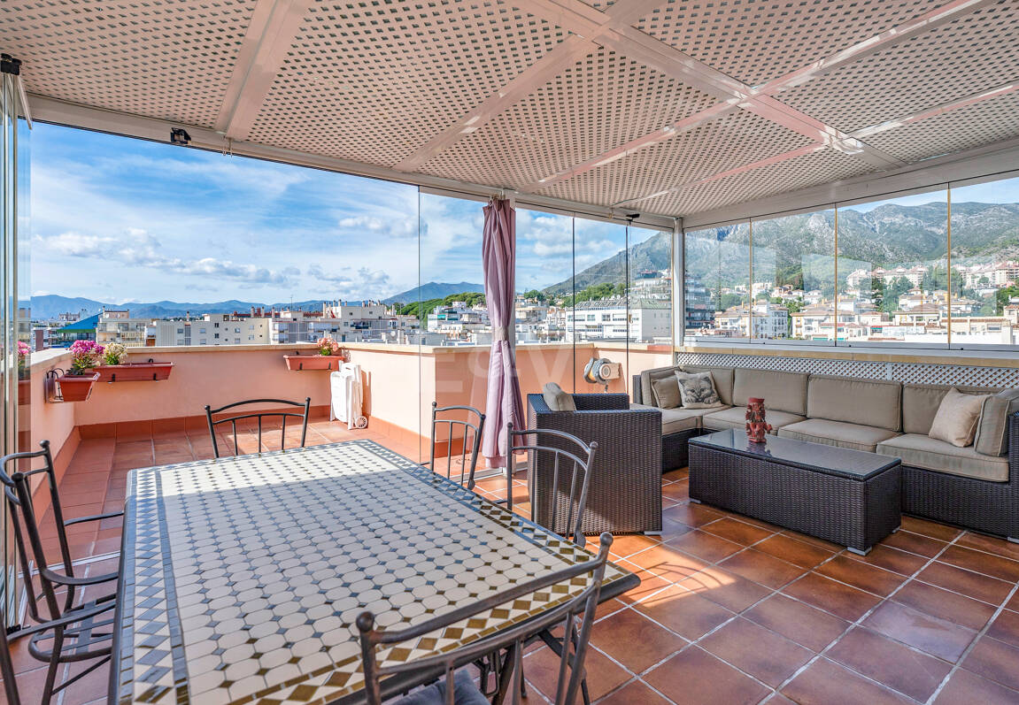 Marbella Beachside Top-Floor Appartement avec Panoramique Vues