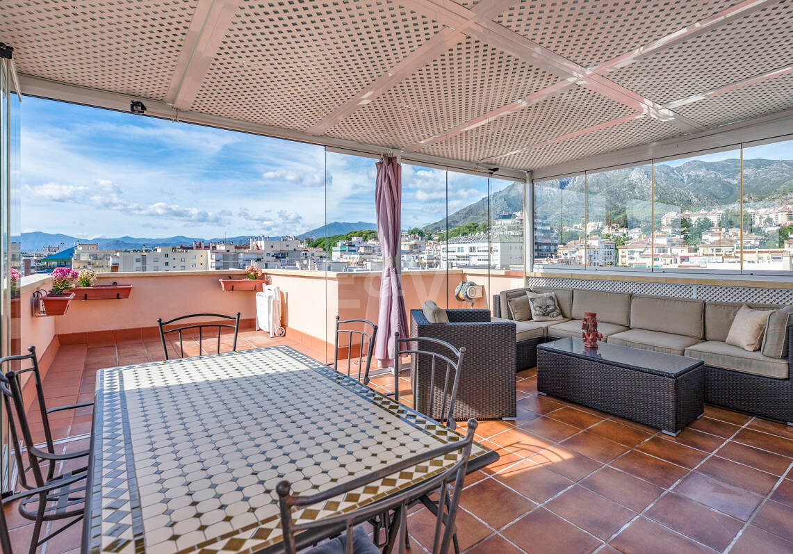Marbella Beachside Top-Floor Appartement avec Panoramique Vues
