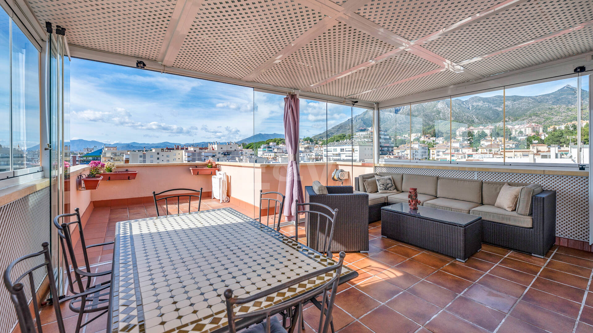 Marbella Beachside Top-Floor Appartement avec Panoramique Vues