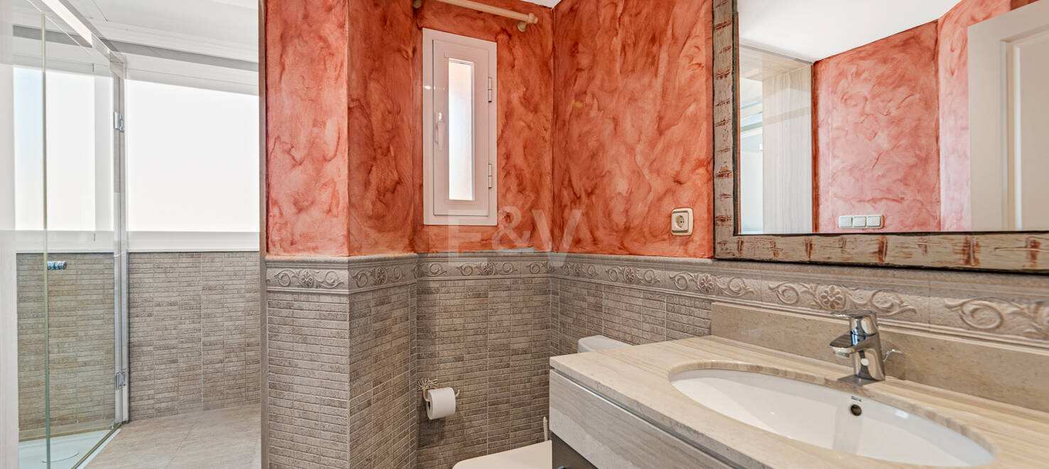 Marbella Beachside Top-Floor Apartment with Panoramic Views