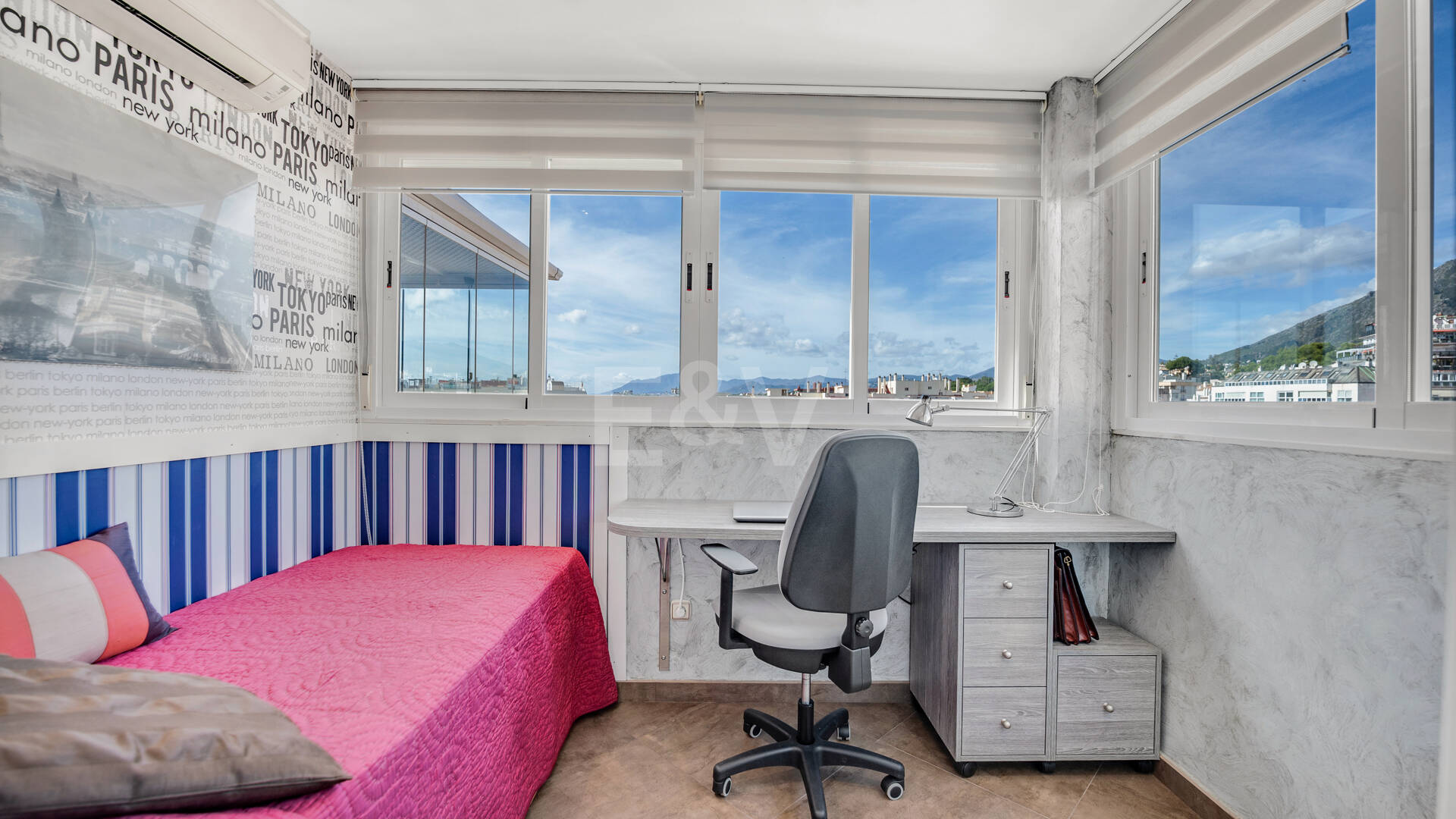 Marbella Beachside Top-Floor Appartement avec Panoramique Vues