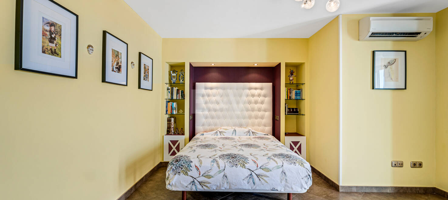 Marbella Beachside Top-Floor Apartment with Panoramic Views