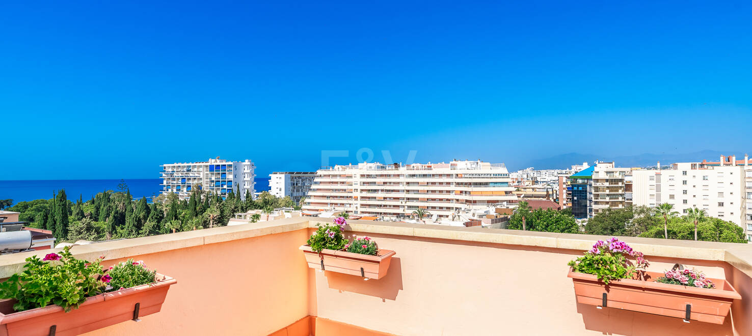 Marbella Beachside Top-Floor Apartment with Panoramic Views