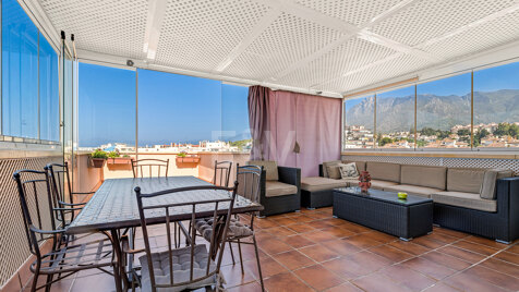 Marbella Beachside Top-Floor Apartment with Panoramic Views