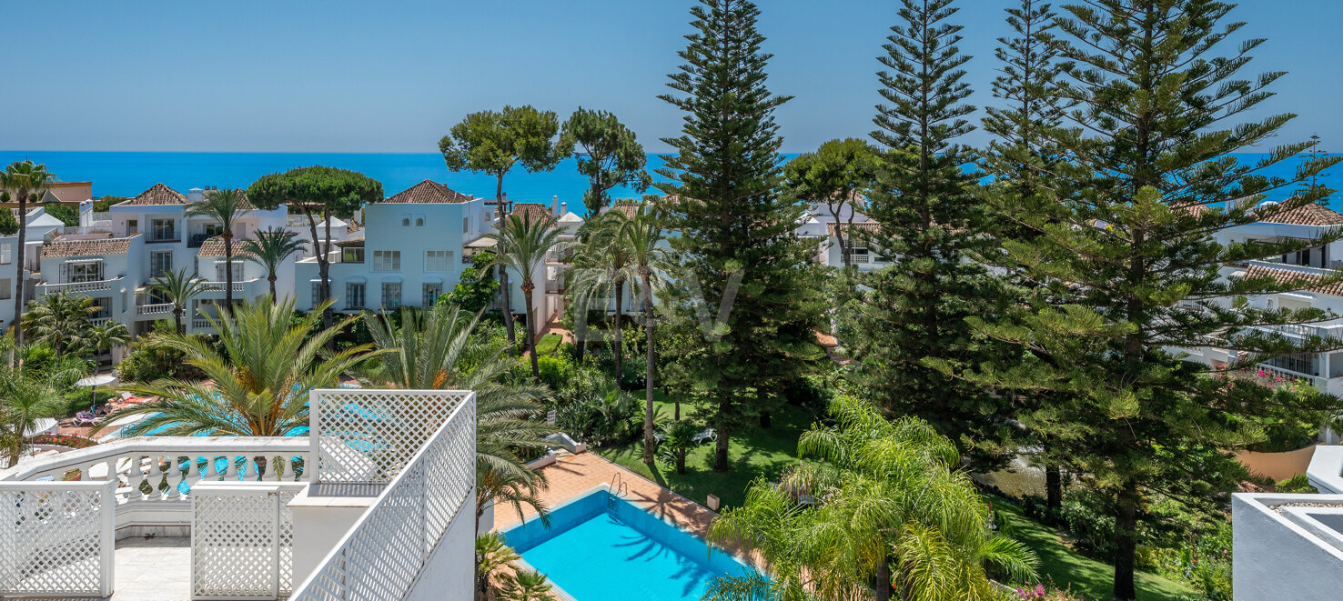 Duplex penthouse with sea view terraces in White Pearl Beach