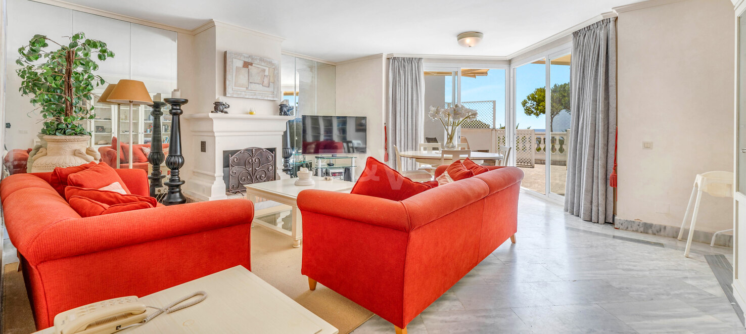 Duplex penthouse with sea view terraces in White Pearl Beach