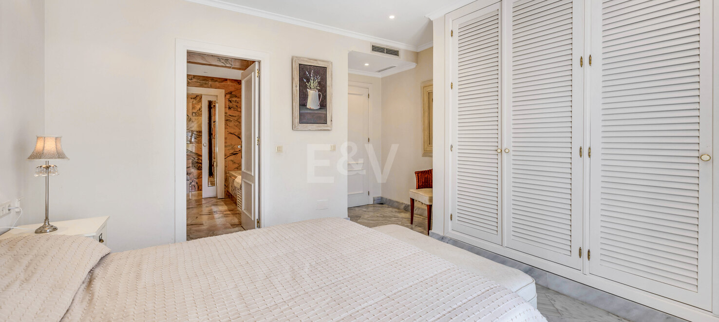 Duplex penthouse with sea view terraces in White Pearl Beach