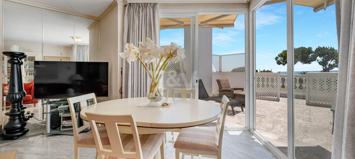 Duplex penthouse with sea view terraces in White Pearl Beach