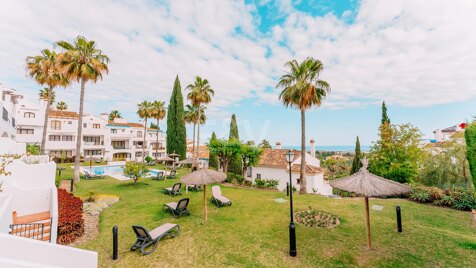 Elegant Townhouse with Sea Views and Golf Proximity