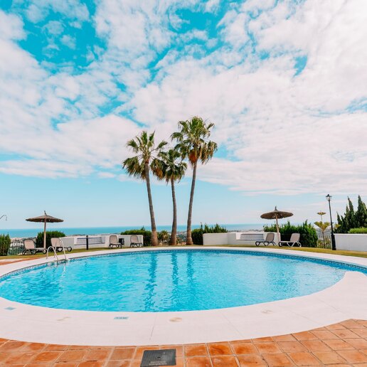 Elegant Townhouse with Sea Views and Golf Proximity