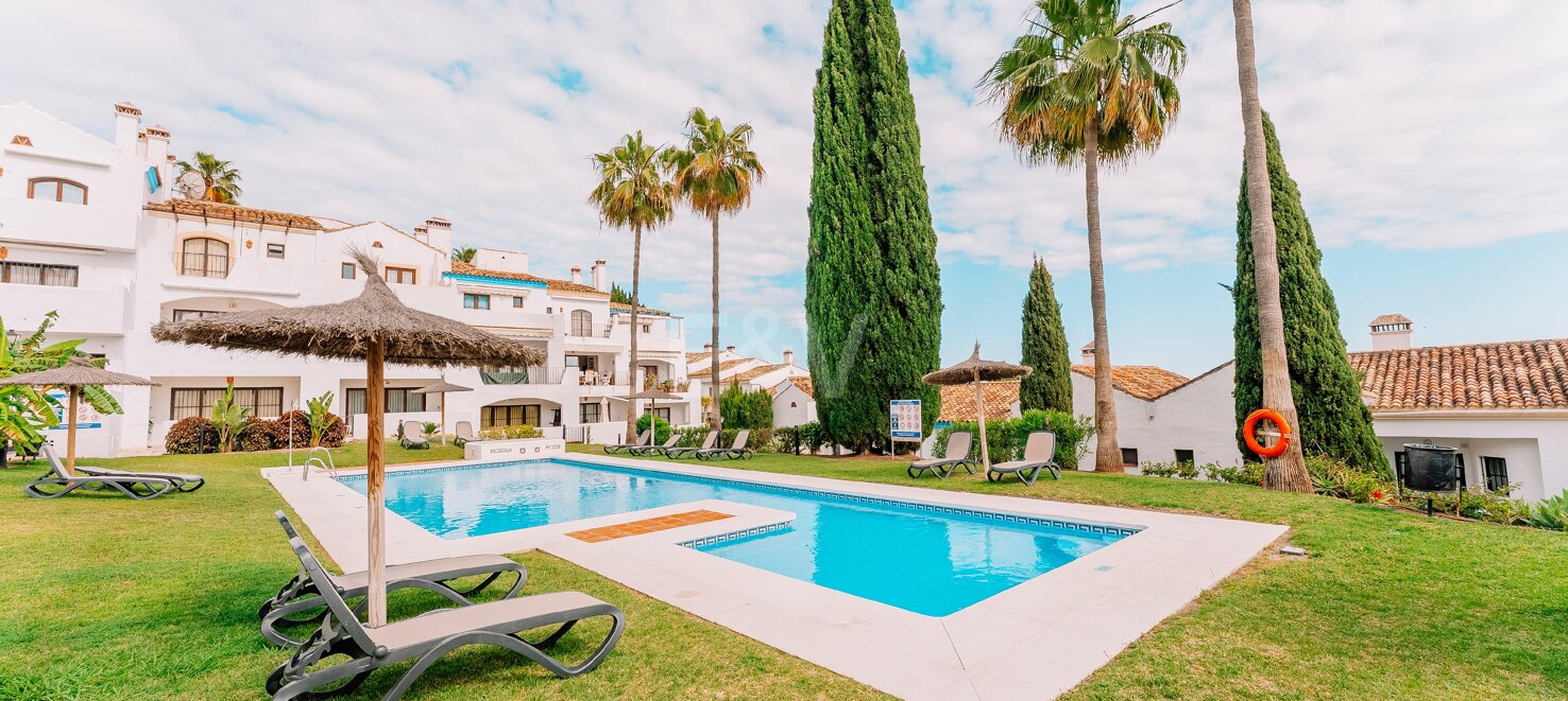 Elegant Townhouse with Sea Views and Golf Proximity