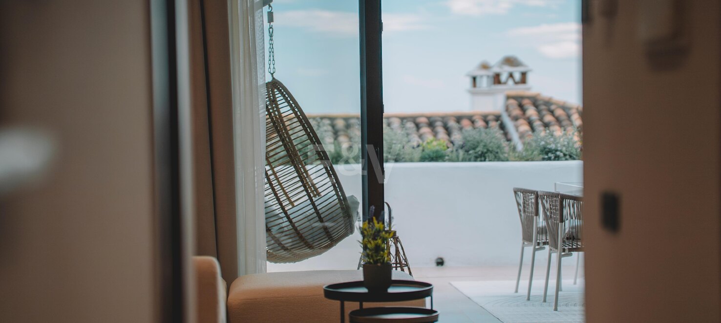 Elegant Townhouse with Sea Views and Golf Proximity