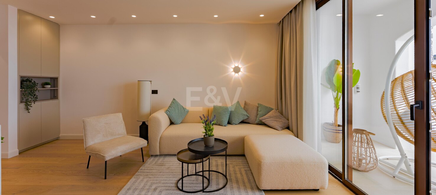 Elegant Townhouse with Sea Views and Golf Proximity