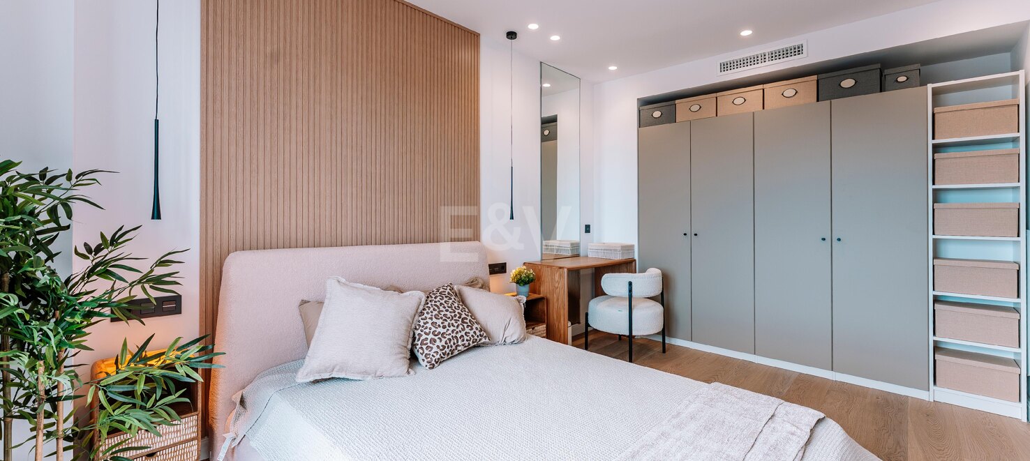 Elegant Townhouse with Sea Views and Golf Proximity