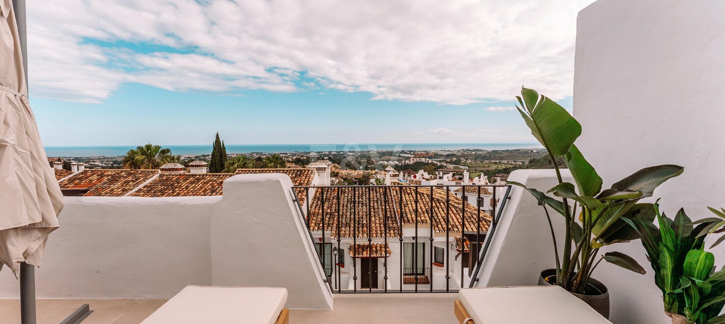 Elegant Townhouse with Sea Views and Golf Proximity